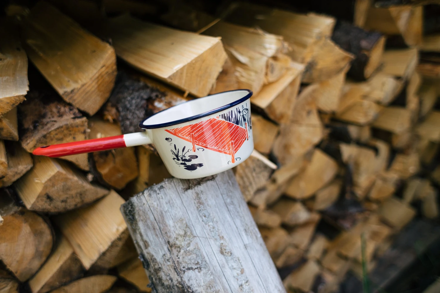 Knivesandtools Enamel Saucepan E-SP14-01, 14 cm, cacerola esmaltada Knivesandtools Enamel Saucepan E-SP14-01, 14 Cm, Cacerola Esmaltada -Mejor Cuchillos Tienda knivesandtools enamelware 13 scaled